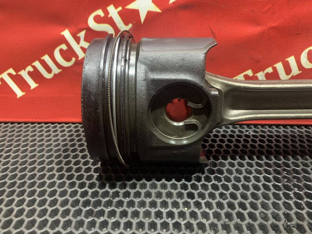 Поршень с шатуном 2021г