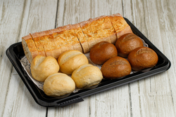 Хлебный платтер (4 булочки пшеничные, 4 булочки ржаные, багет нарезка)