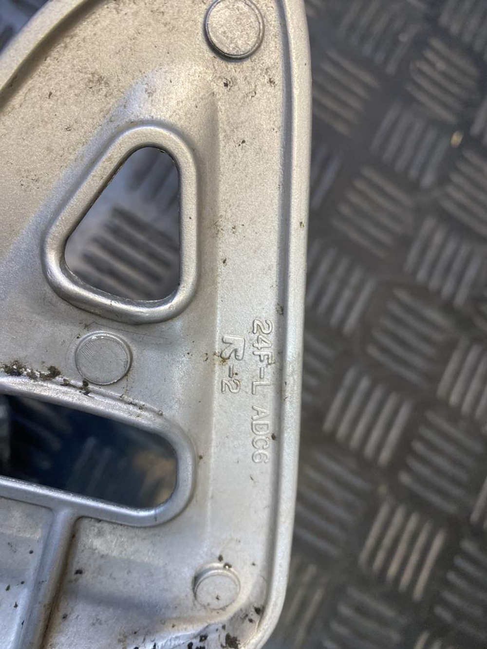 Подножка водительская левая Suzuki GSX1300R 99-07 053436