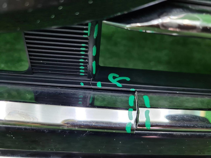 Решетка радиатора Toyota Land Cruiser 200 (15-21)