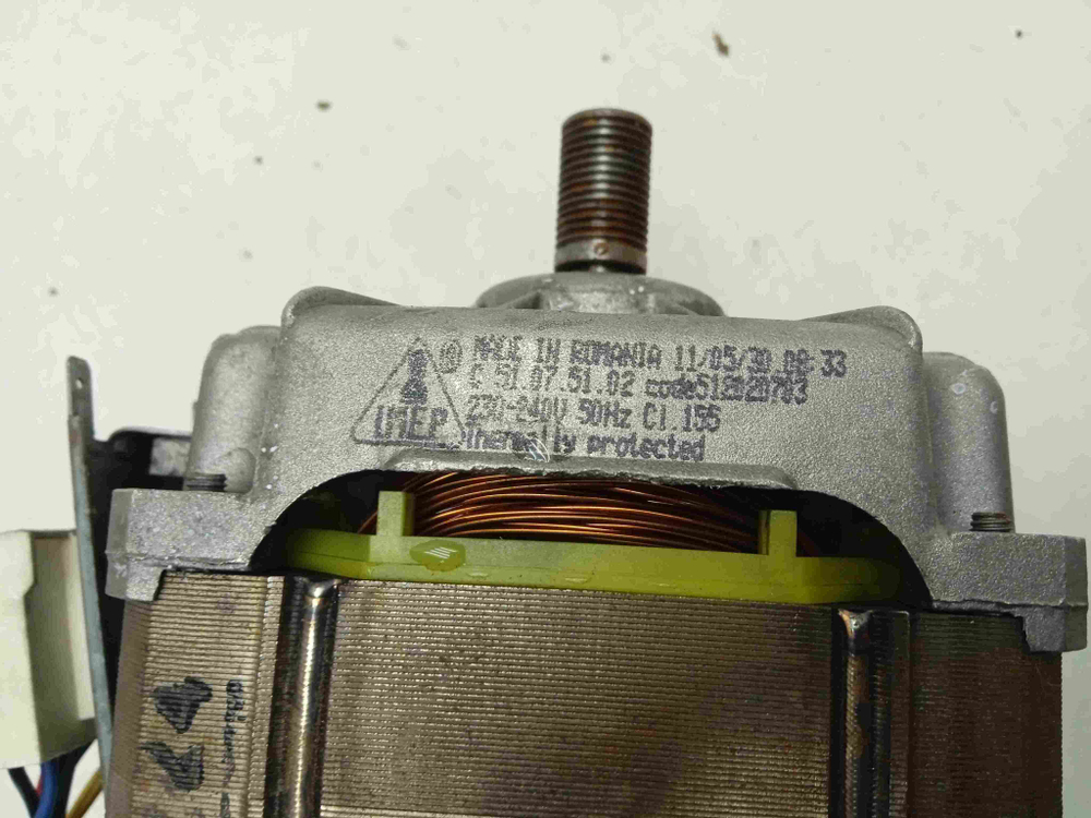 ZWG3101 кт205 Двигатель 8 контактов для стиральной машины Zanussi ZWG3101 б/у