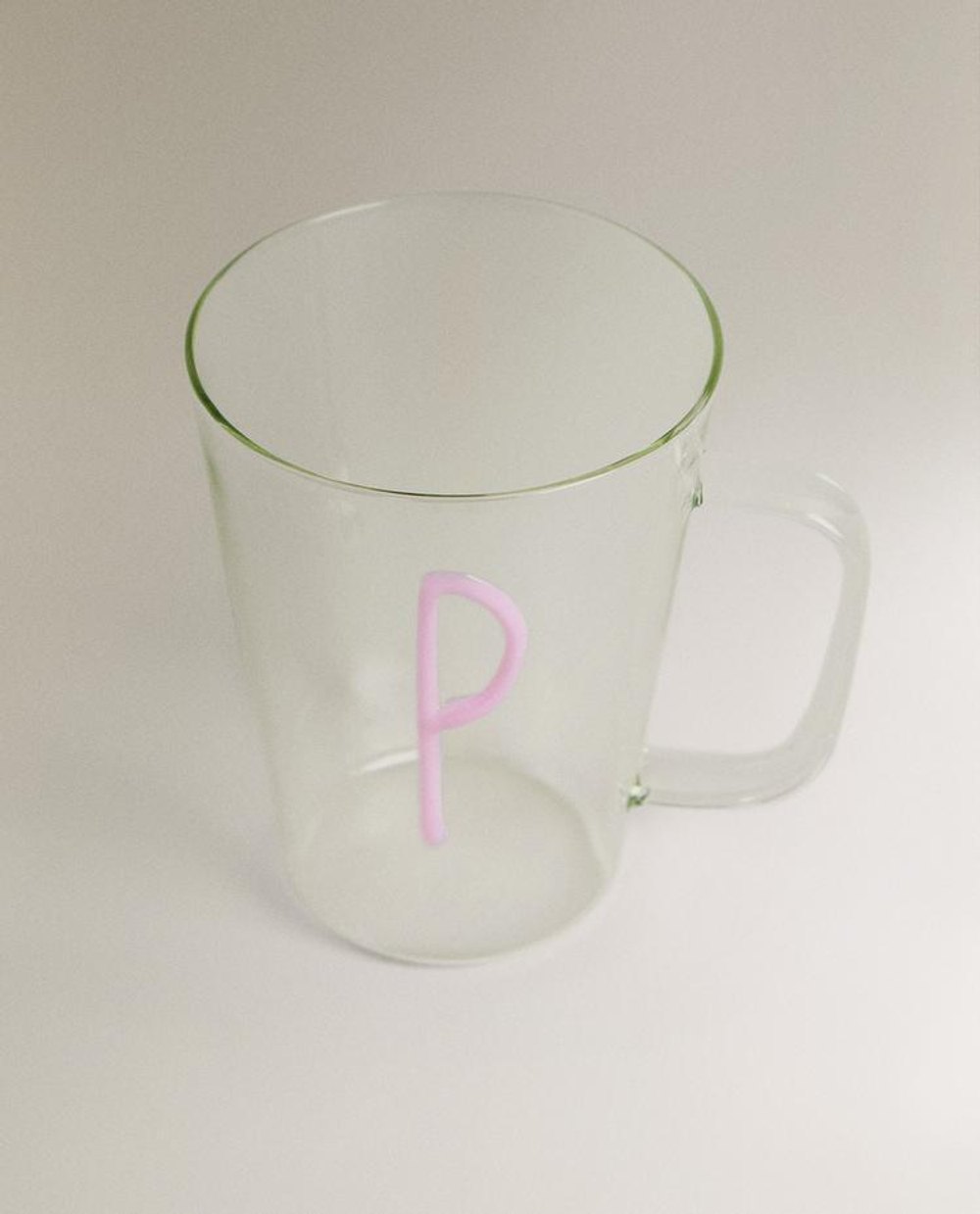 ZARA HOME КРУЖКА ИЗ БОРОСИЛИКАТНОГО СТЕКЛА С БУКВОЙ P, РОЗОВЫЙ