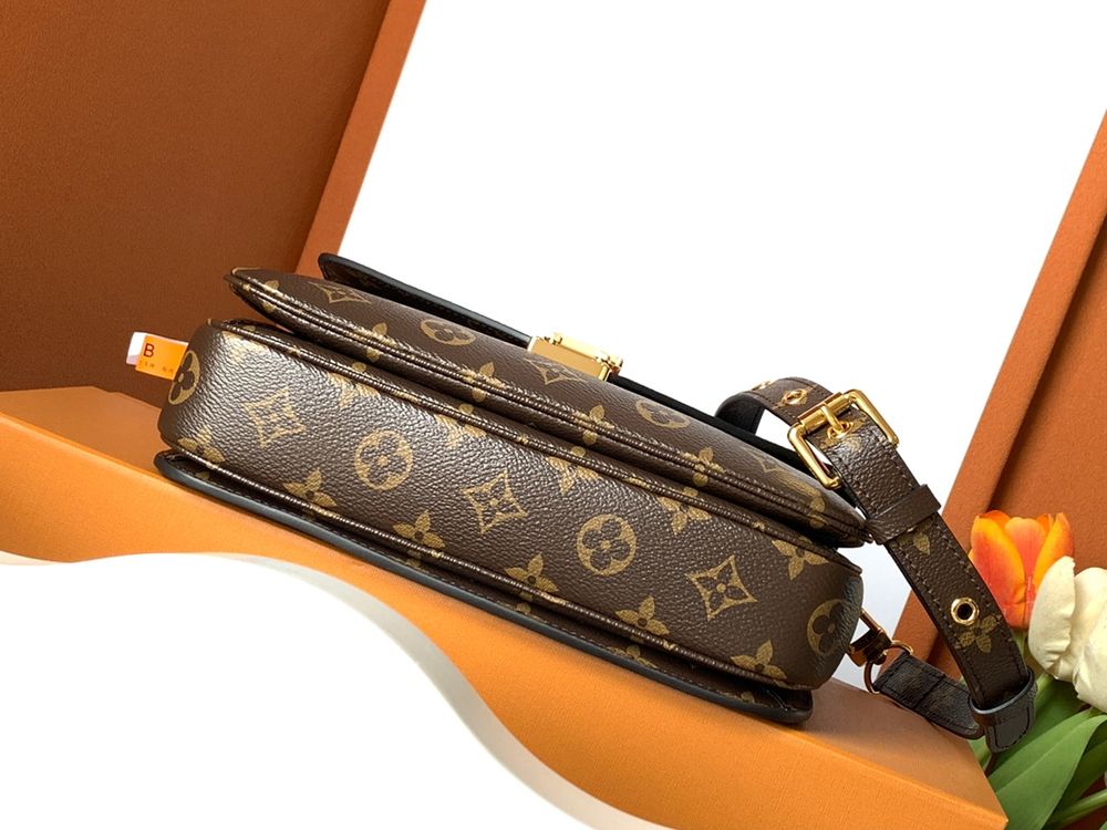 Louis Vuitton Pochette Metis
