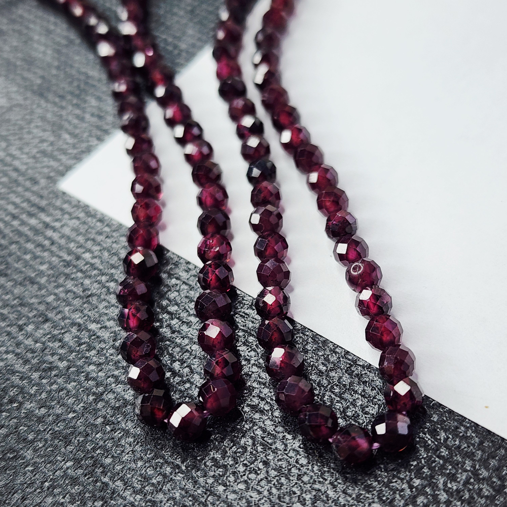 Гранат альмандин, родолит, р-р 4мм, цена за нить 10 см