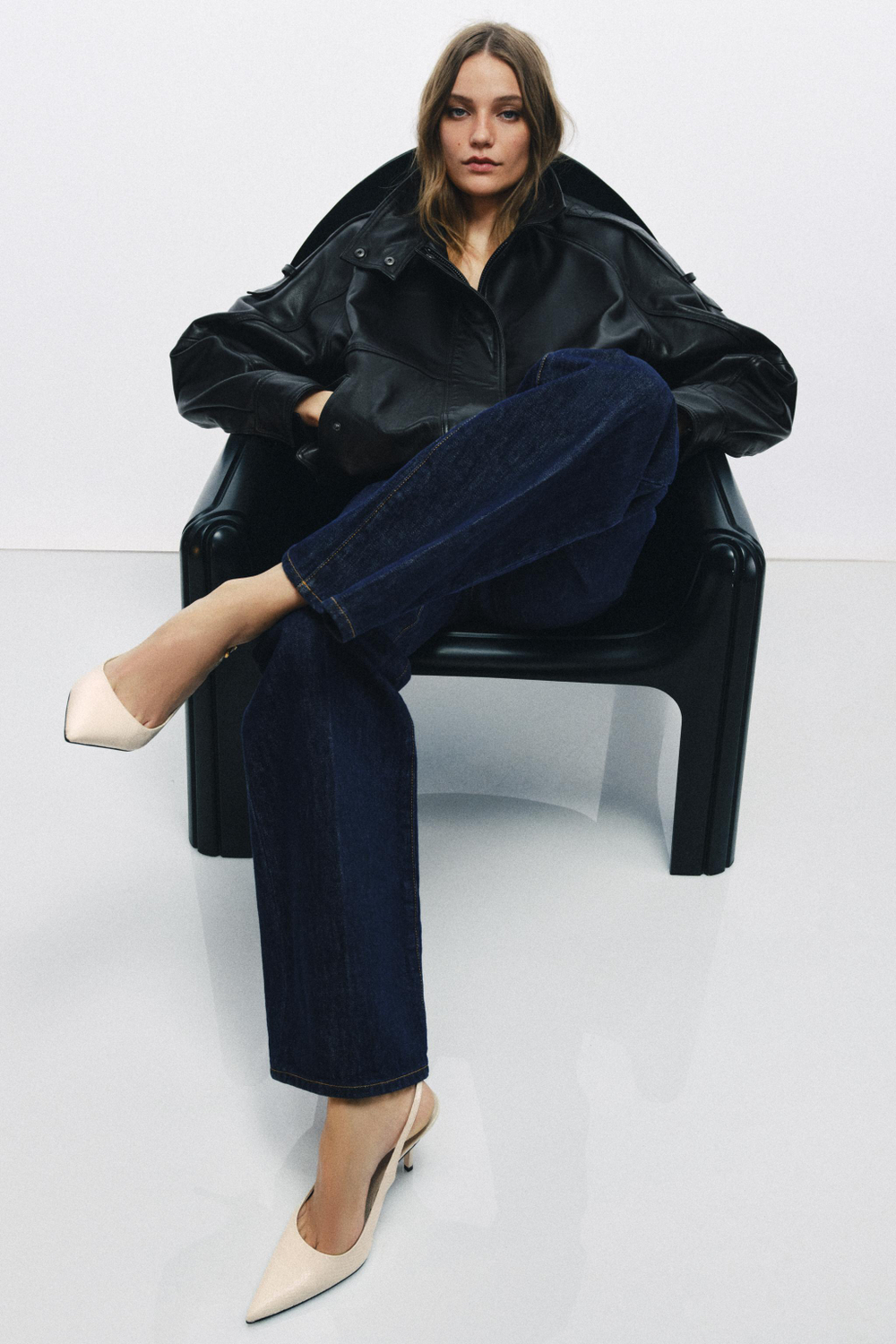 ZARA ТУФЛИ-МЮЛИ С РЕЛЬЕФНЫМ УЗОРОМ, ЭКРЮ