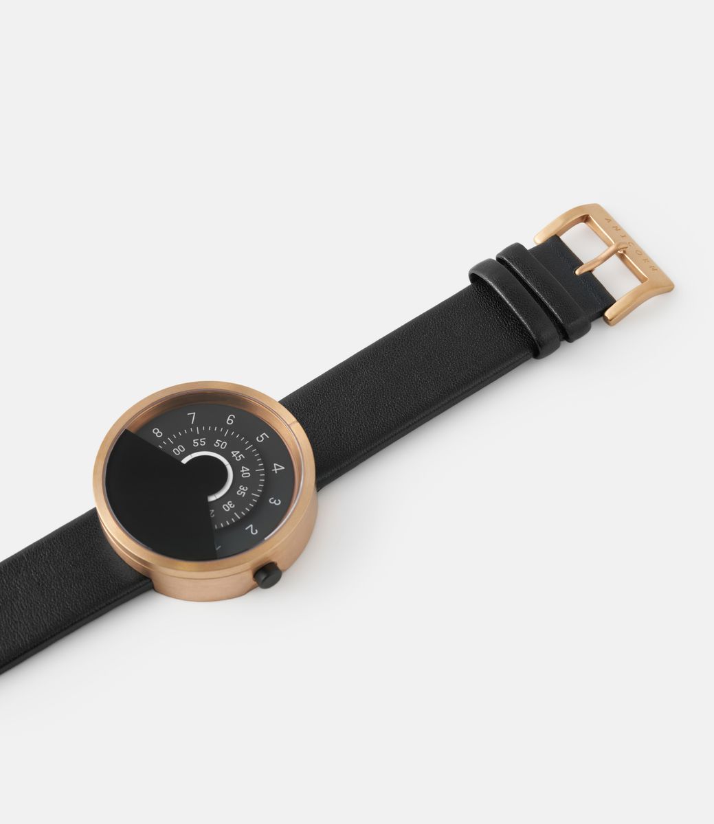 Anicorn Series 000 Rose Gold & Black — часы с дисковым циферблатом