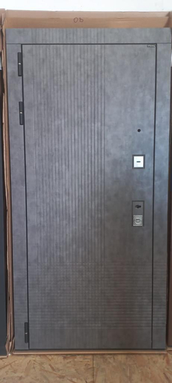 Входная металлическая дверь с зеркалом  Бункер BN-08 Марморино темный/ зеркало тонированное  ФЛЗ-1 Черный крарц