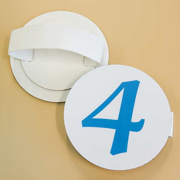 Номер участника, крепление в ассортименте. Диаметр 86 мм. Цвет Ярко-синий.