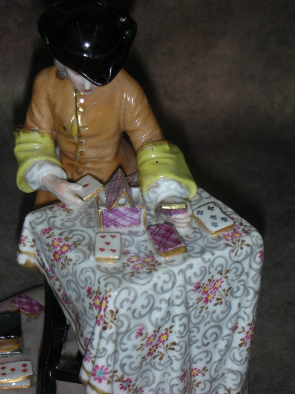 Статуэтка. Фарфор. Карточный домик. Франция