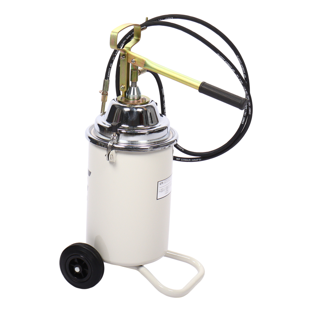 GTE-K50300PRO - Нагнетатель смазки (солидолонагнетатель) ручной с емкостью 13кг GTE - Установка на колесах для подачи консистентных смазок (солидолонагнетатель) с ручным приводом. Позволяет быстро смазать под высоким давлением узлы любого автомобиля или механизма.



Характеристики:

Емкость бака: 13 кг
Тип привода: ручной
Длина шланга высокого давления: 2,5 м
Насос для смазки: 1/4"x2,5 м
Производительность: 250-300 г/мин
Макс. давление на выходе: 300-350 бар
Наличие колес: да


Особенности:

Установка оснащена прижимной мембраной, которая защищает смазку и способствует долговременному поддержанию ее свойств.
Пистолет для консистентных смазок с жёстким наконечником.
Фиксация насоса с крышкой к баку для смазки производится с помощью металлических защелок с резьбой.
Для удобства транспортировки нагнетатель колесами и ручкой в верхней части корпуса.