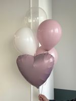 Фонтан из шаров с розовым сердцем