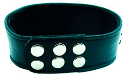 Чёрный кожаный ошейник с полукольцами и клёпками