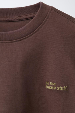 ZARA ФУТБОЛКА HEAVY WEIGHT С ВЫШИТОЙ НАДПИСЬЮ, ТЕМНАЯ МАЛЬВА