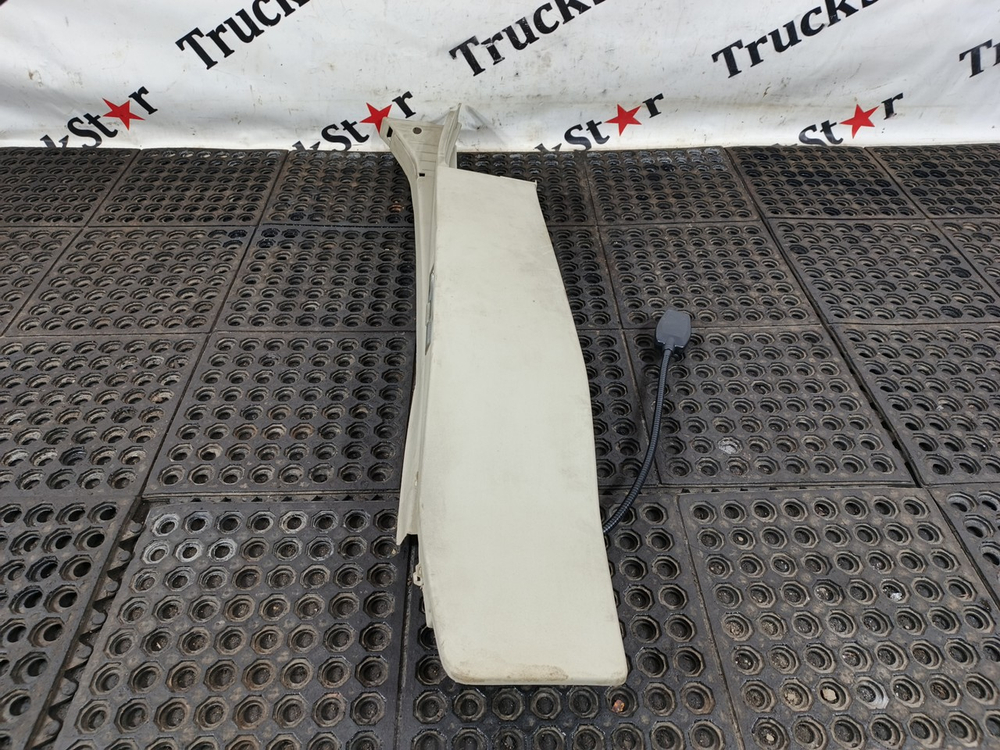 Корпус бокового плафона правый 2019г.