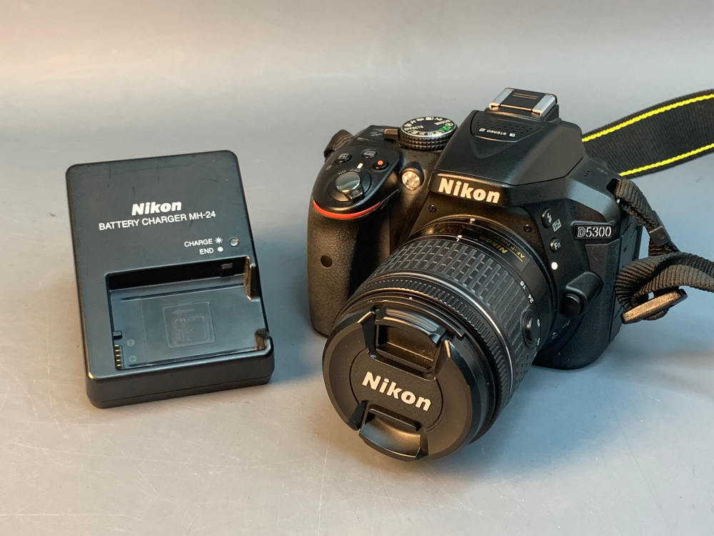Nikon D5300 Kit 18-55mm 12634 кадров пробега.