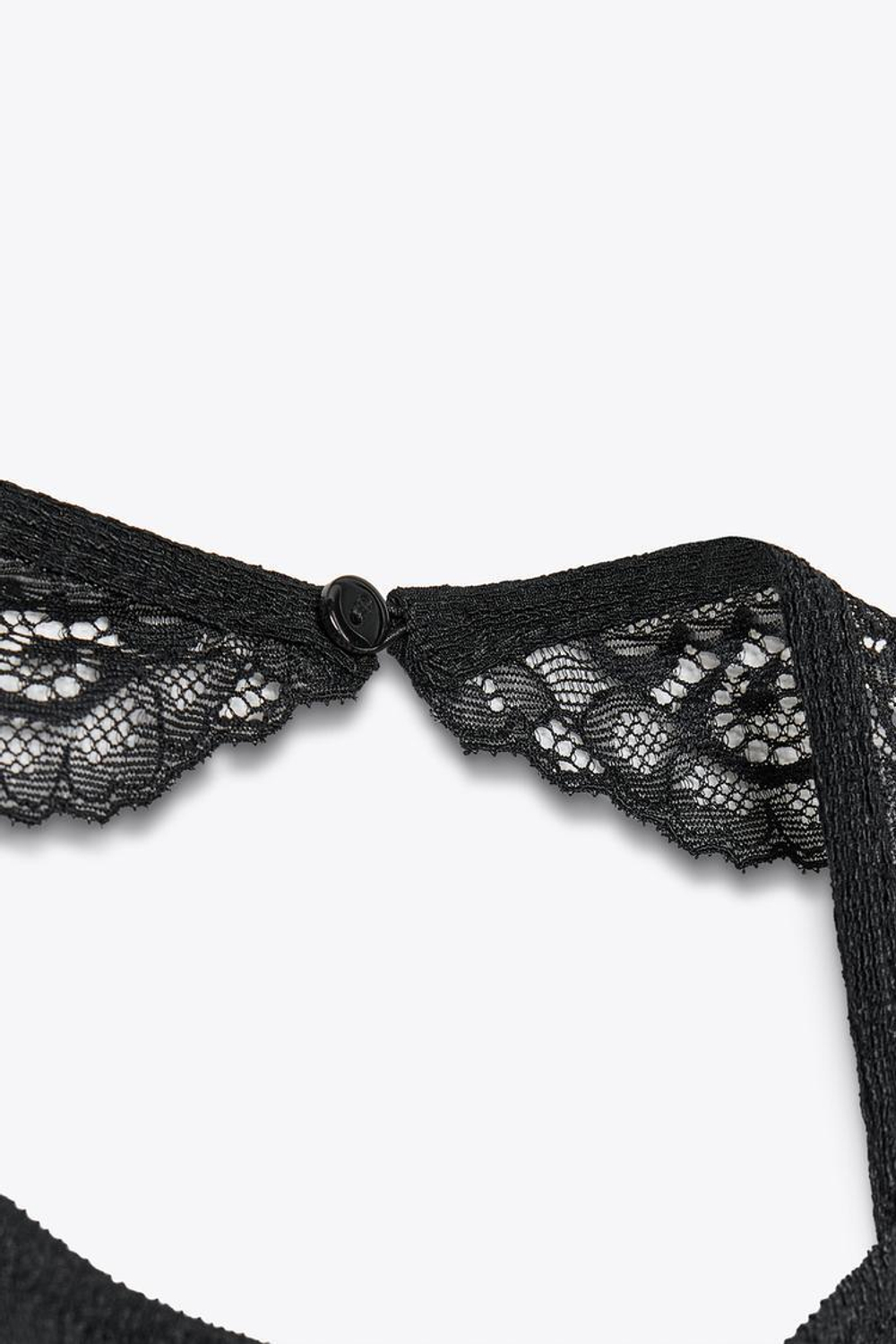 ZARA ТЕКСТУРИРОВАННЫЙ ТОП-ХАЛТЕР С КРУЖЕВОМ, ЧЕРНЫЙ