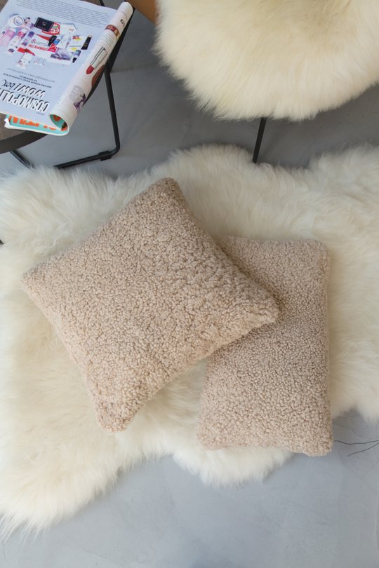 Подушка из натуральной овчины с коротким ворсом Тедди