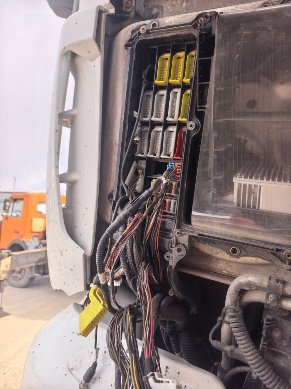 SITRAK C7H 4x2 Седельный тягач ZZ4186V361HE (Дизельный, 12,4 л, 480 л.с., АТ)