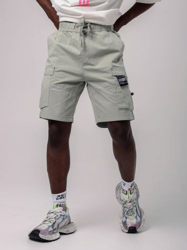 Бежевые мужские шорты карго с накладными карманами