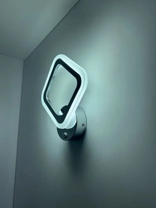 Бра с кнопкой, настенный светодиодный светильник хром, ромб, квадрат 8822/1 хром, 16 ВТ, комнатное освещение 5 кв. м.