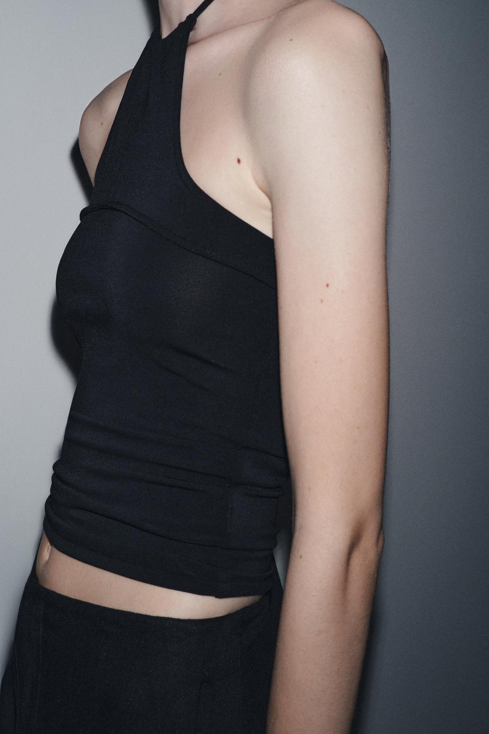 ZARA КРЕПОВЫЙ ТОП С ГОРЛОВИНОЙ ХАЛТЕР, ЧЕРНЫЙ