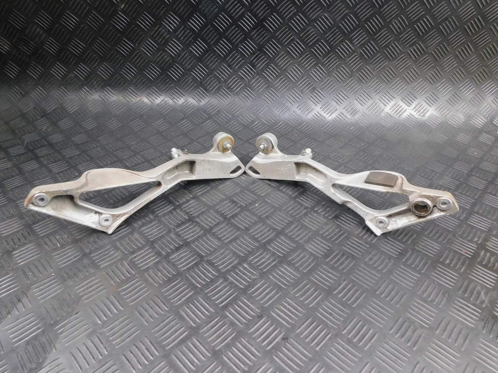 Подножки пассажирские Yamaha TDM850 RN03J 2001