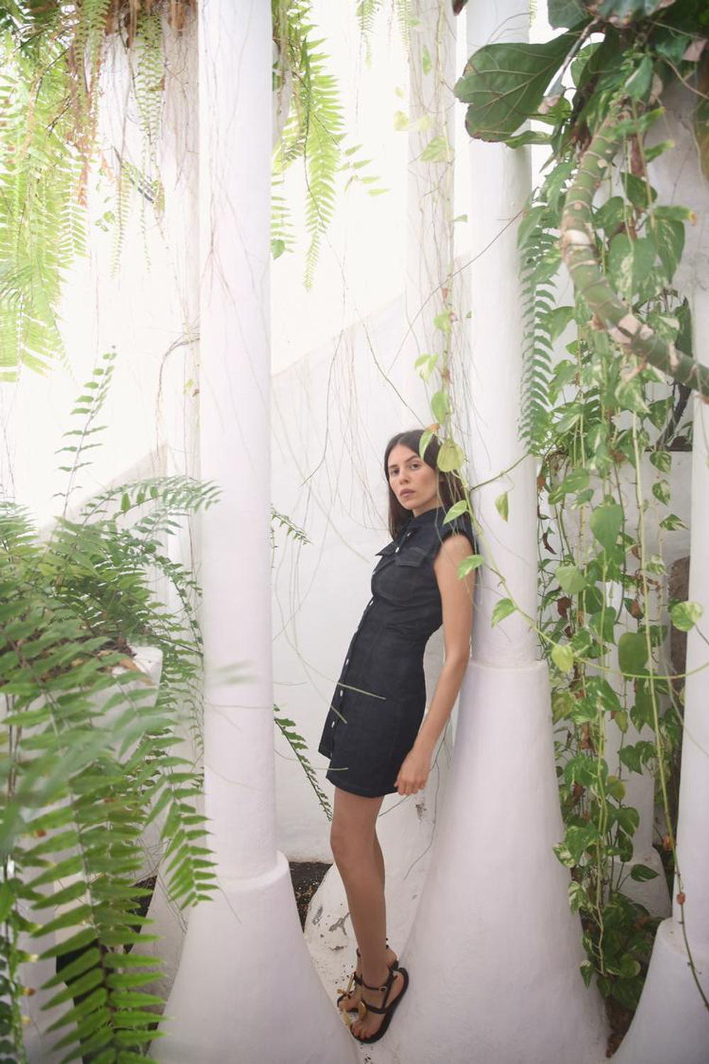 ZARA ДЖИНСОВОЕ МИНИ-ПЛАТЬЕ Z1975 СО СБОРКАМИ, СИНИЙ