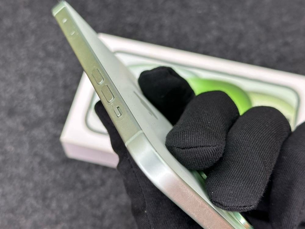 Смартфон Apple IPhone 15 256Gb - 100%