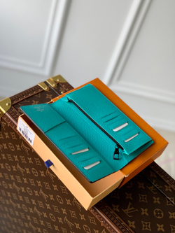 Louis Vuitton Brazza Wallet