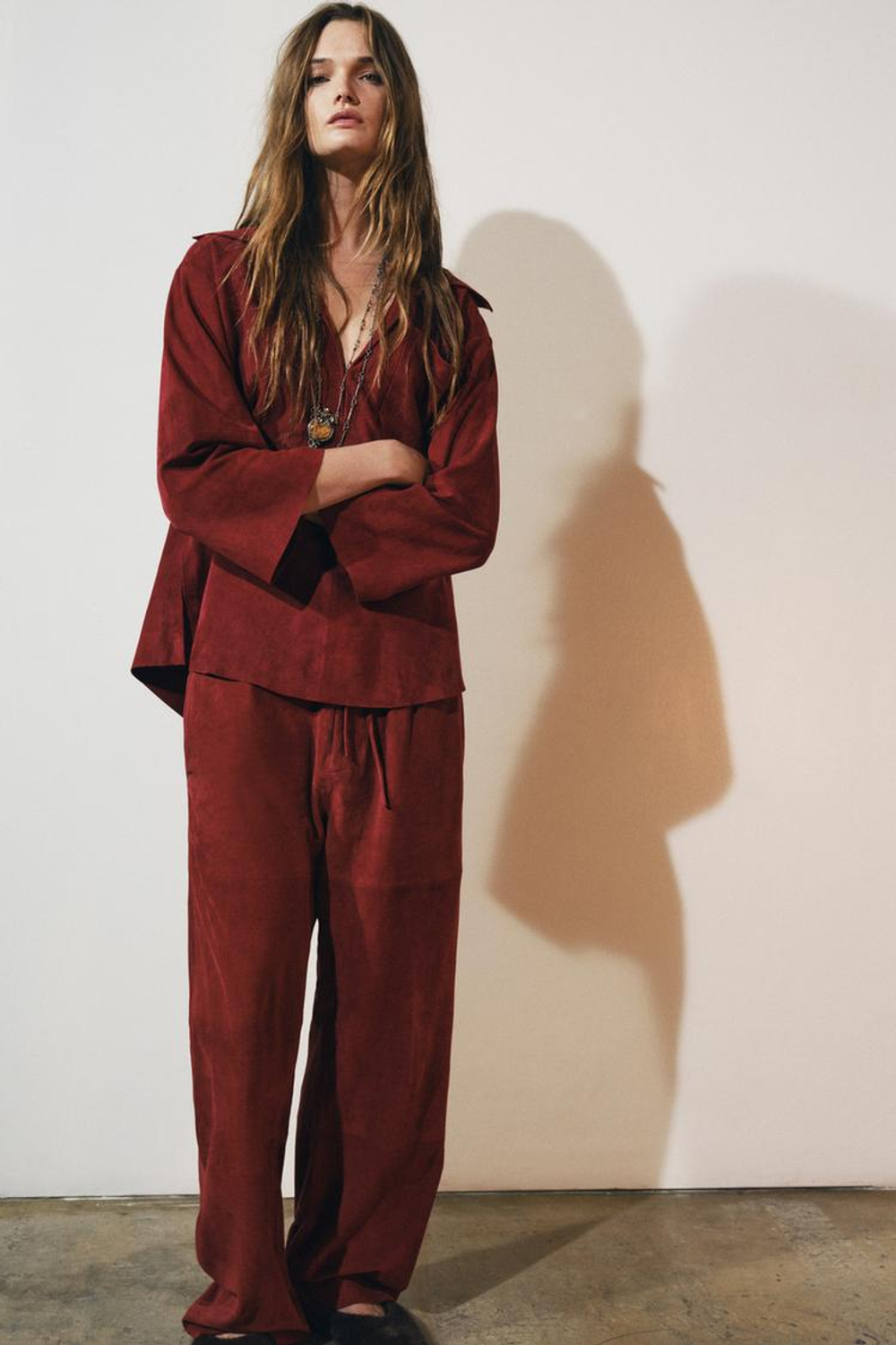 ZARA БРЮКИ ИЗ ЗАМШИ - LIMITED EDITION, БУРГУНДИ