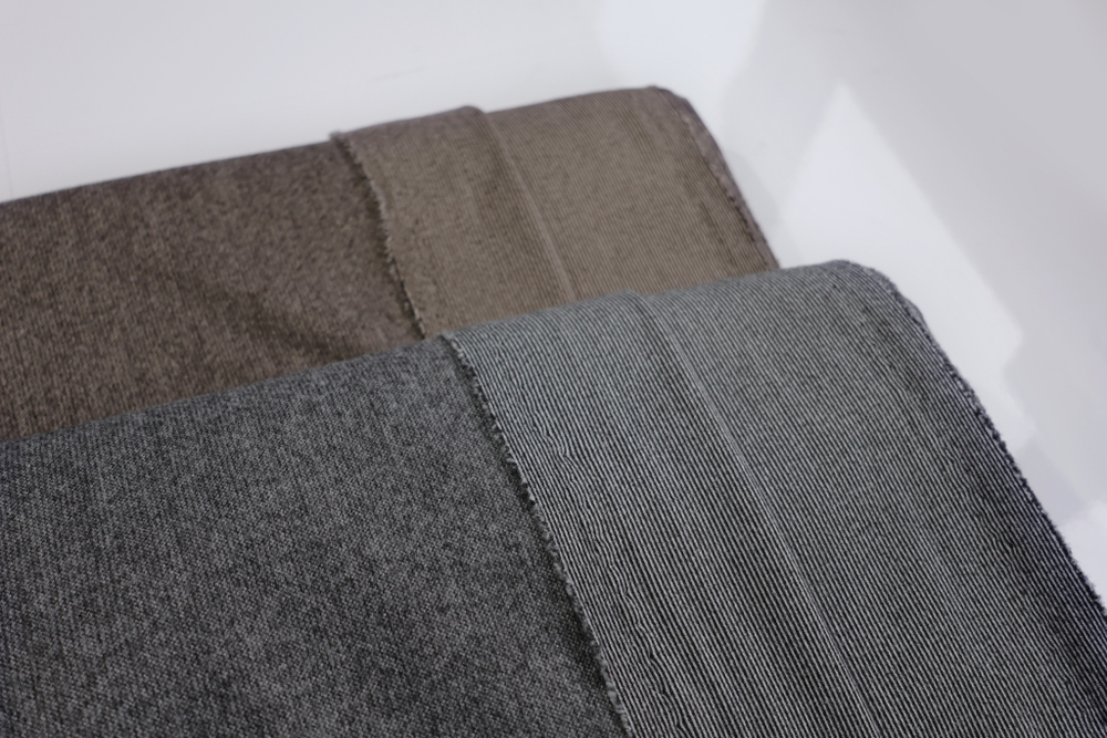 СЕРЫЙ - Трикотаж БРАШ полосочка (КРВ602 Елена) (к1 дефект кромки + след от трубки)