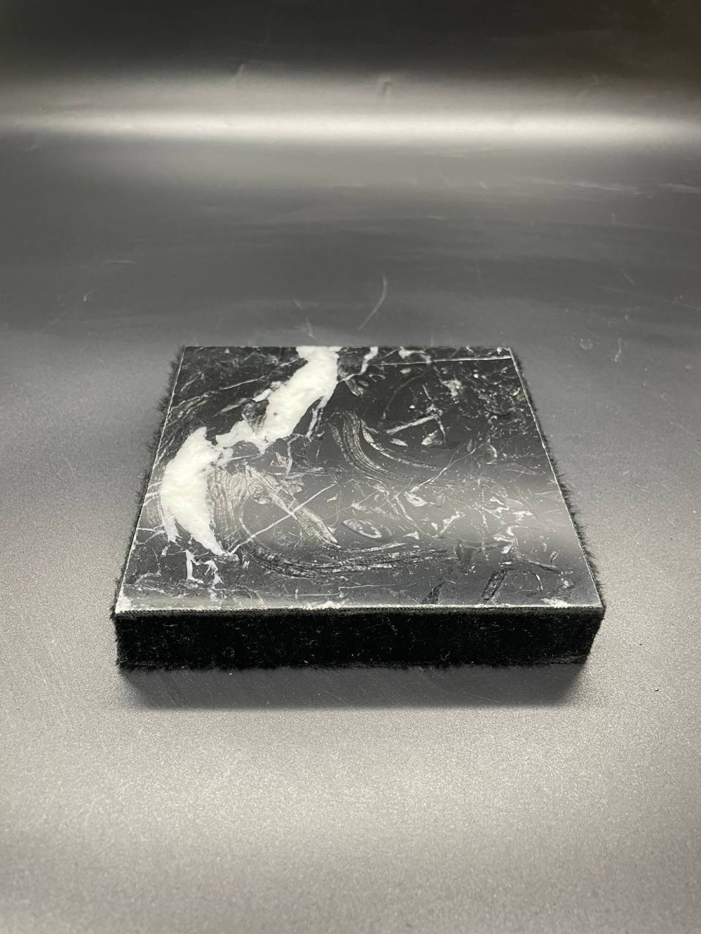 Подставка каменная черная