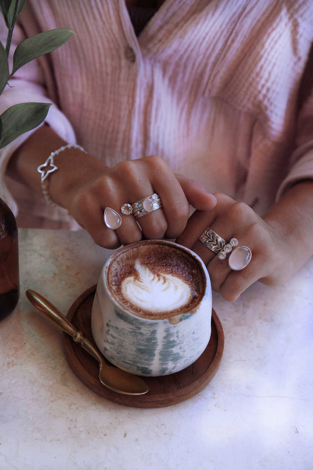 Кольцо «Мозаик» с овальным розовым кварцем и сердечком белый циркон