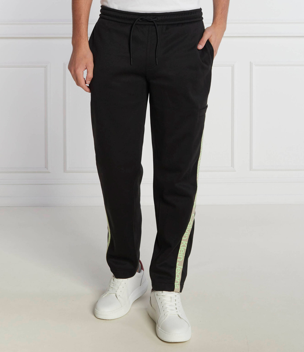 Спортивные штаны CUT OFF LOGO TAPE CALVIN KLEIN JEANS - черный(J30J324376)
