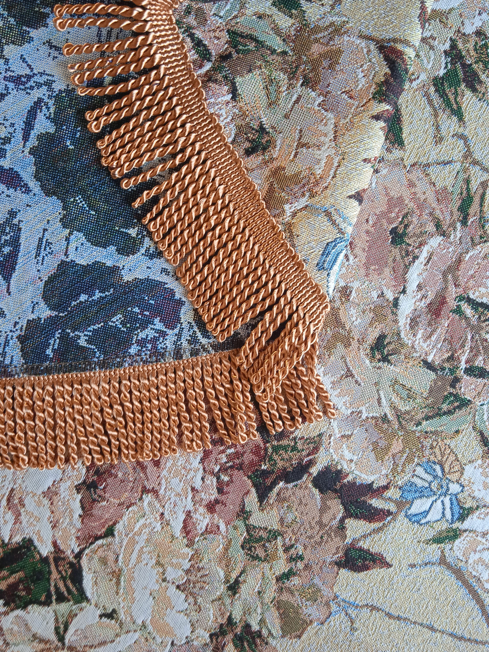 Гобеленовая скатерть Пышные розы D 200 см