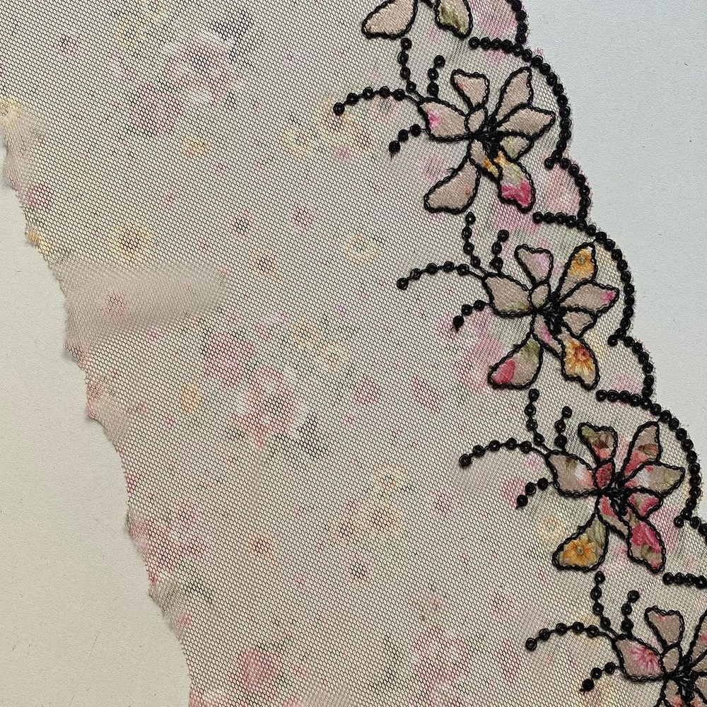 Вышивка на сетке чёрный/multicolor к529