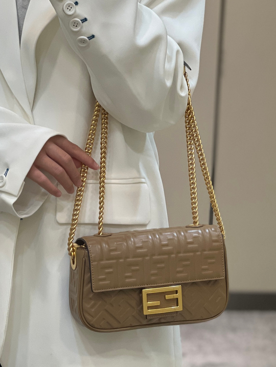 Fendi Baguette Chain Bag 24 cm