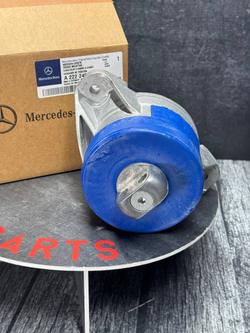Опора двигателя правая Mercedes-Benz A2222407817