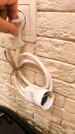 Удлинитель сетевой силовой 1метр с заземлением и с вилкой невидимкой МИНИ / Удлинитель с одной розеткой