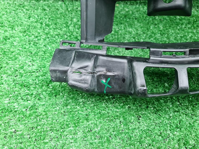 Кронштейн переднего бампера LH BMW 5er G30 (17-20)