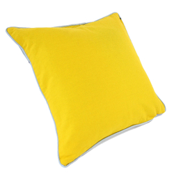 Чехол для подушки с орнаментом Ягоды тайги вышивкой и декоративной окантовкой Russian North 45х45 Tkano