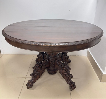 Старинный обеденный стол