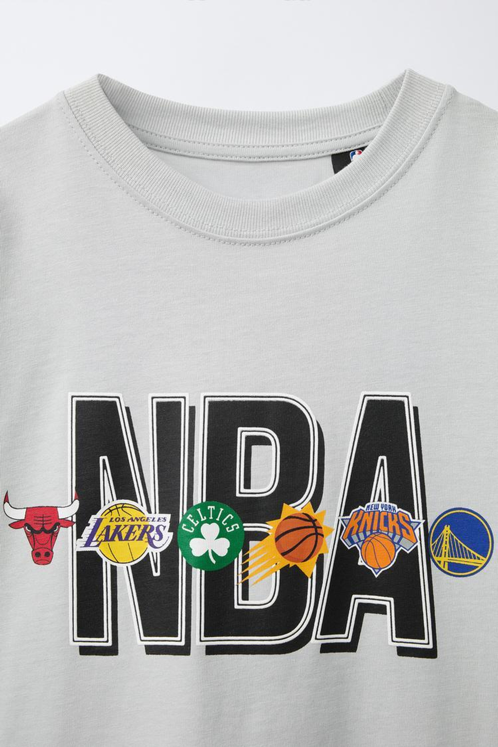 ZARA ФУТБОЛКА С ПРИНТОМ И НАШИВКАМИ NBA ©, СЕРЫЙ/СИНИЙ