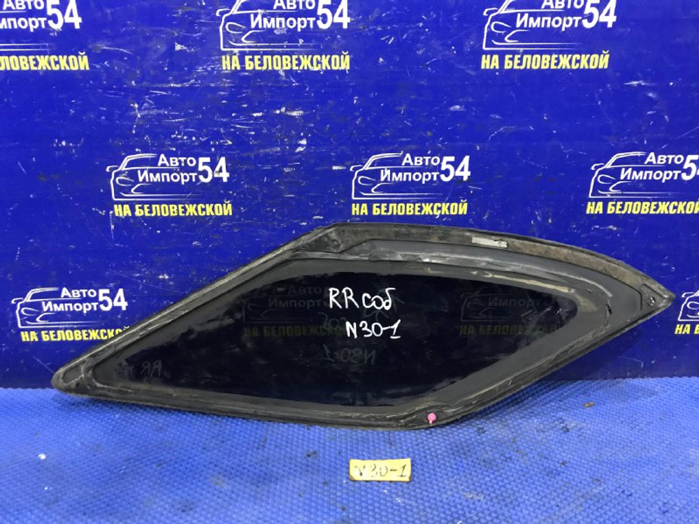 Стекло багажника правое NISSAN R’NESSA 1999