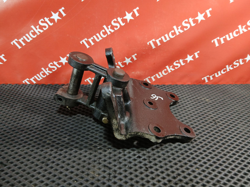 Кронштейн крепления передней рессоры передний