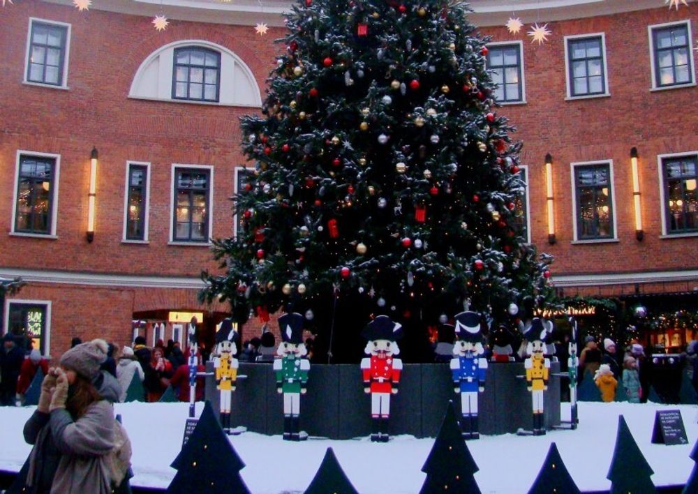 Большая елка «Сказочная» (Литая+пвх) от 3 до 8 м