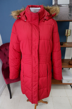 Пуховик яркий 48 размер