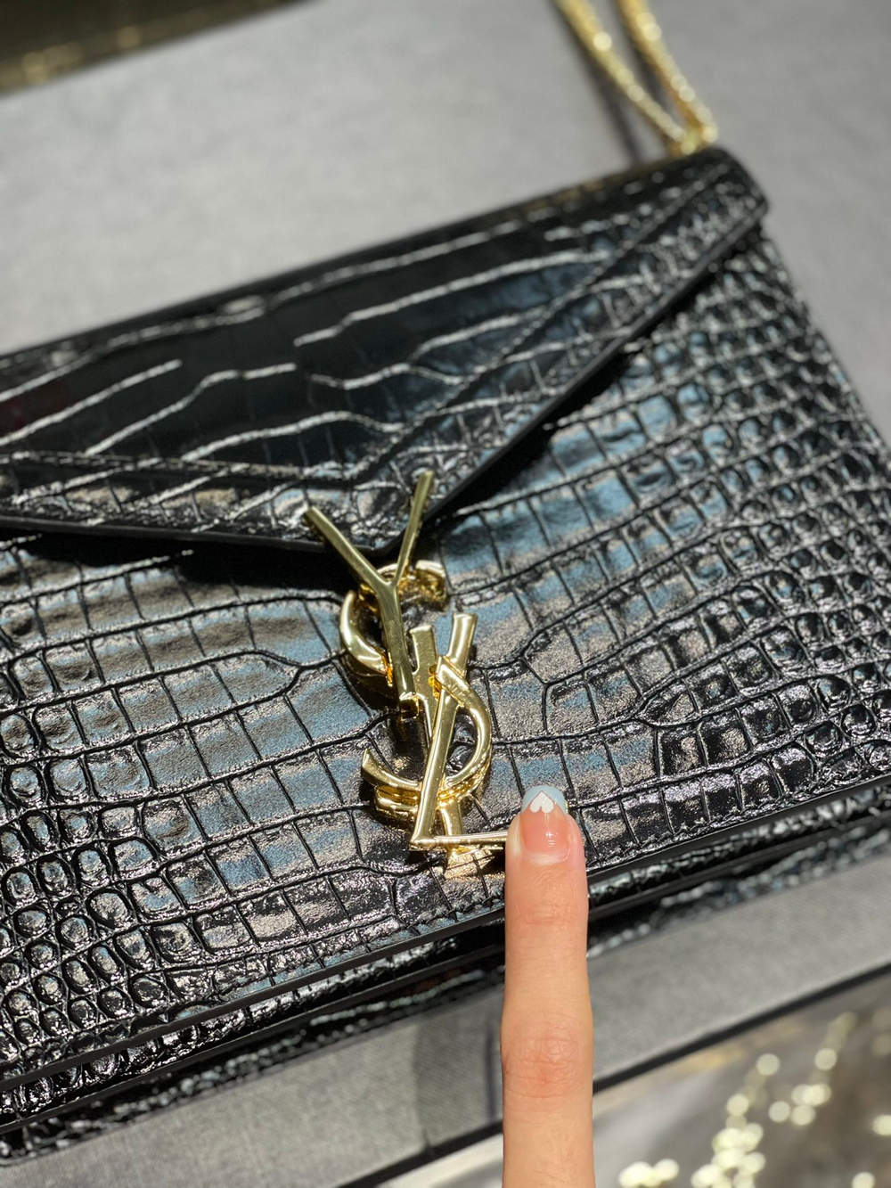 YSL Cassandra Medium 22 cm