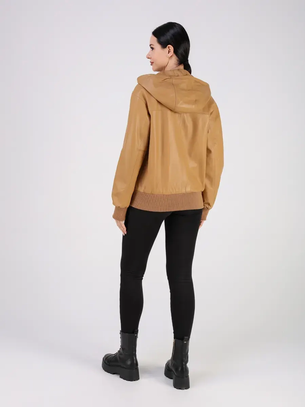 Кожаная куртка демисезонная с капюшоном