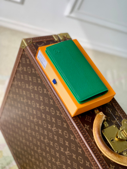 Louis Vuitton Brazza Wallet